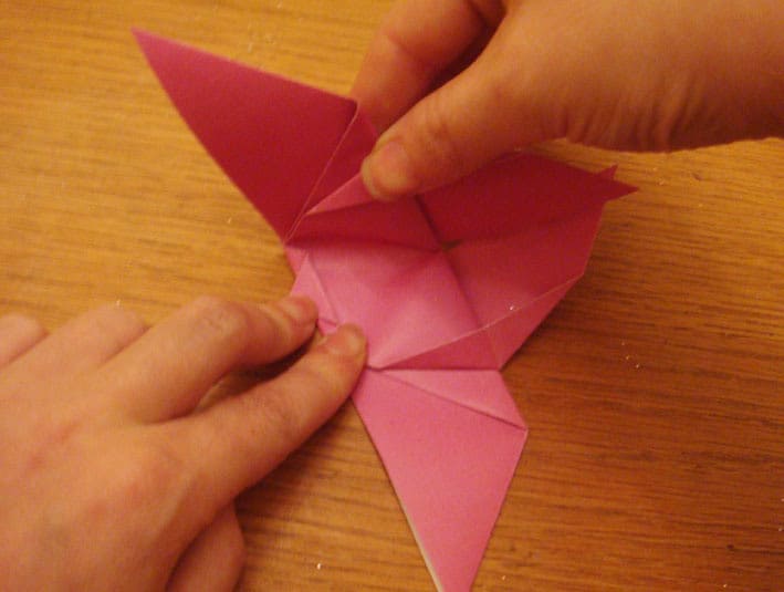 7 Cara Membuat Origami Beserta Gambarnya [Seni Melipat Kertas]