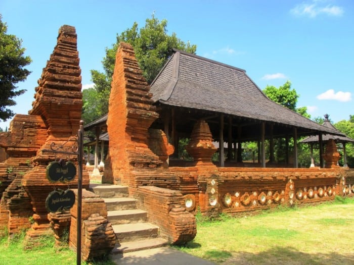 Rumah Adat Jawa Barat Rumah Kesultanan Cirebon