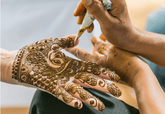 Contoh Henna Pernikahan Simple - Simak Gambar Berikut