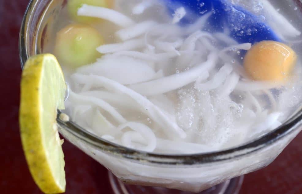 Es Kelapa Muda Asam Manis makanan khas jayapura