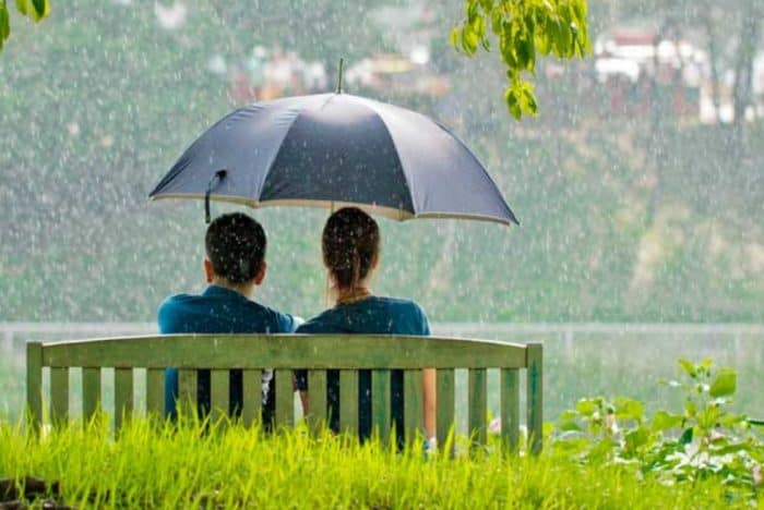 1000 Kata Kata  Hujan  Romantis  Menyentuh Hati Bikin Baper