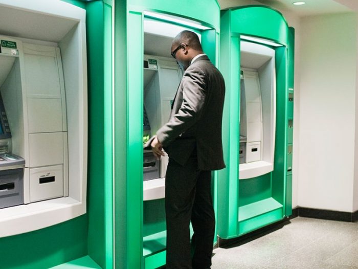 Cara Mengambil Uang di ATM 