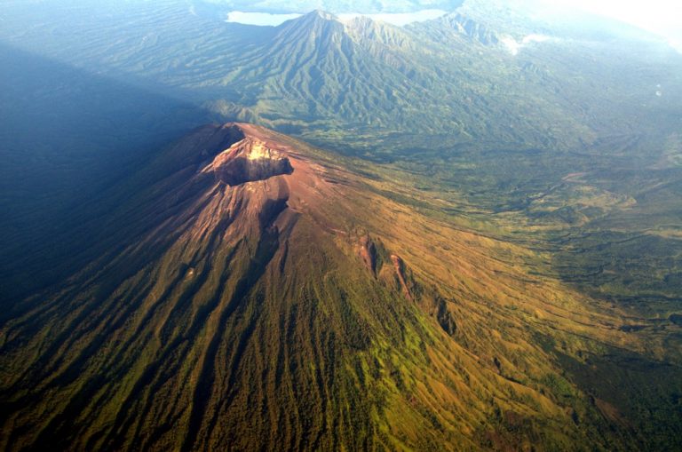 Nama Gunung  di  Indonesia  Beserta  Ketinggian dan Lokasinya 