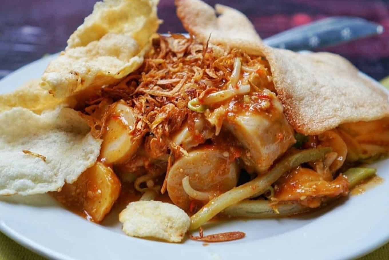 11 Makanan Khas Indonesia Paling Populer - Sahabatnesia