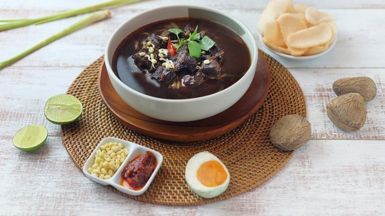 11 Makanan Khas Indonesia Paling Populer - Sahabatnesia