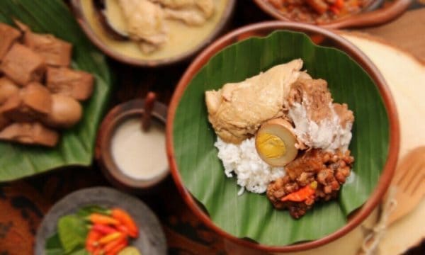 15 Makanan Khas Jogja yang Akan Bikin Ketagihan - Sahabatnesia