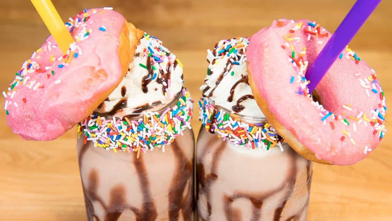 gambar makanan kekinian Donat Milkshake