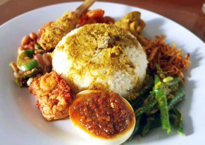 gambar makanan khas bali Nasi Campur Bali