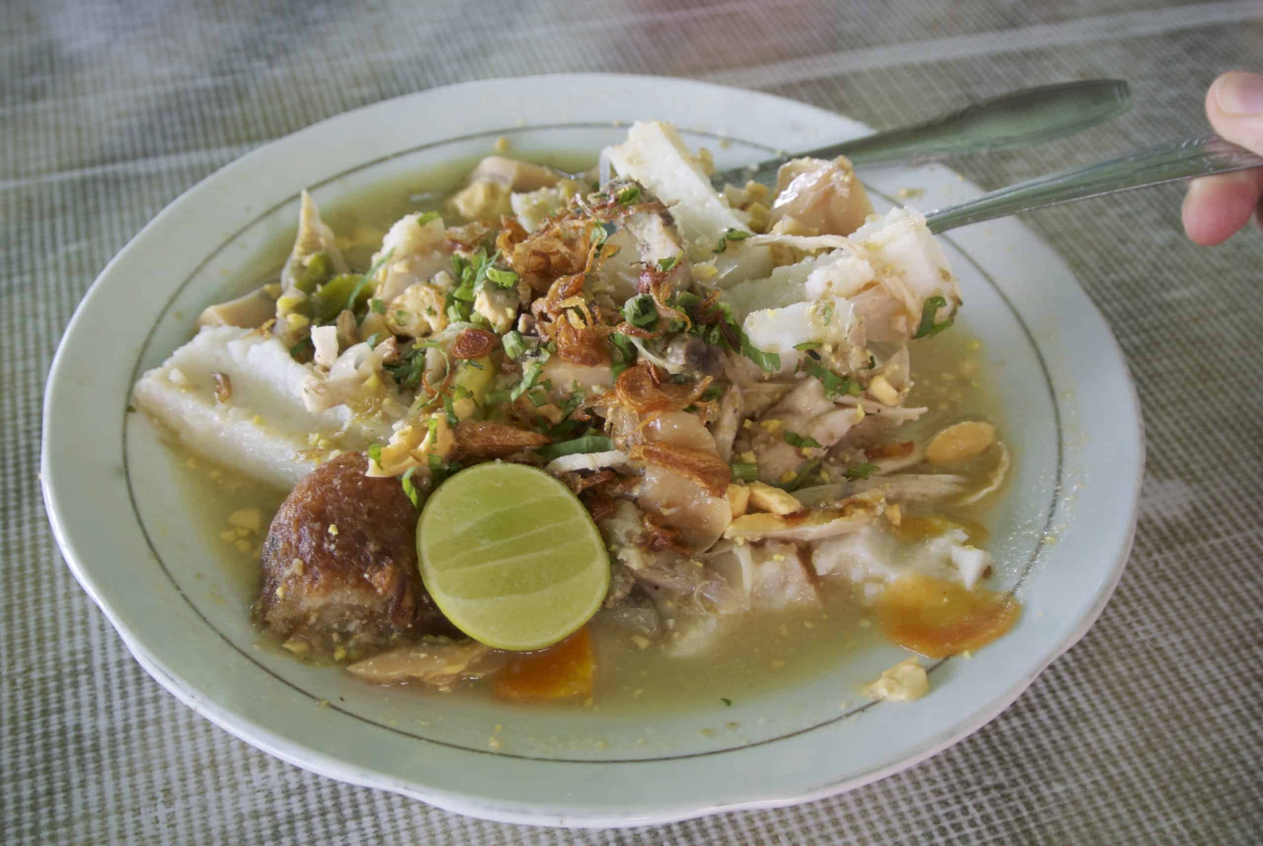 gambar makanan khas bangka belitung Soto Ketupat