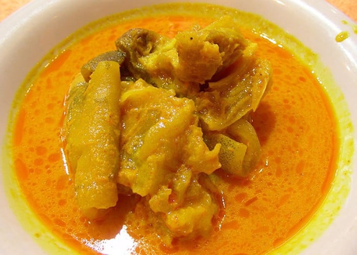 gambar makanan khas sumatera barat Gulai Tunjang