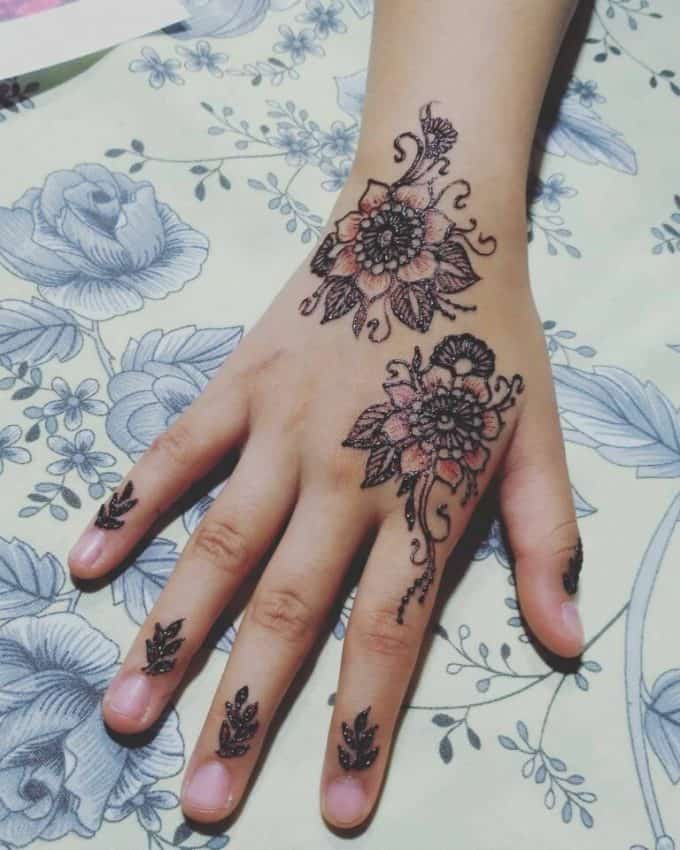 Henna Motif Bunga